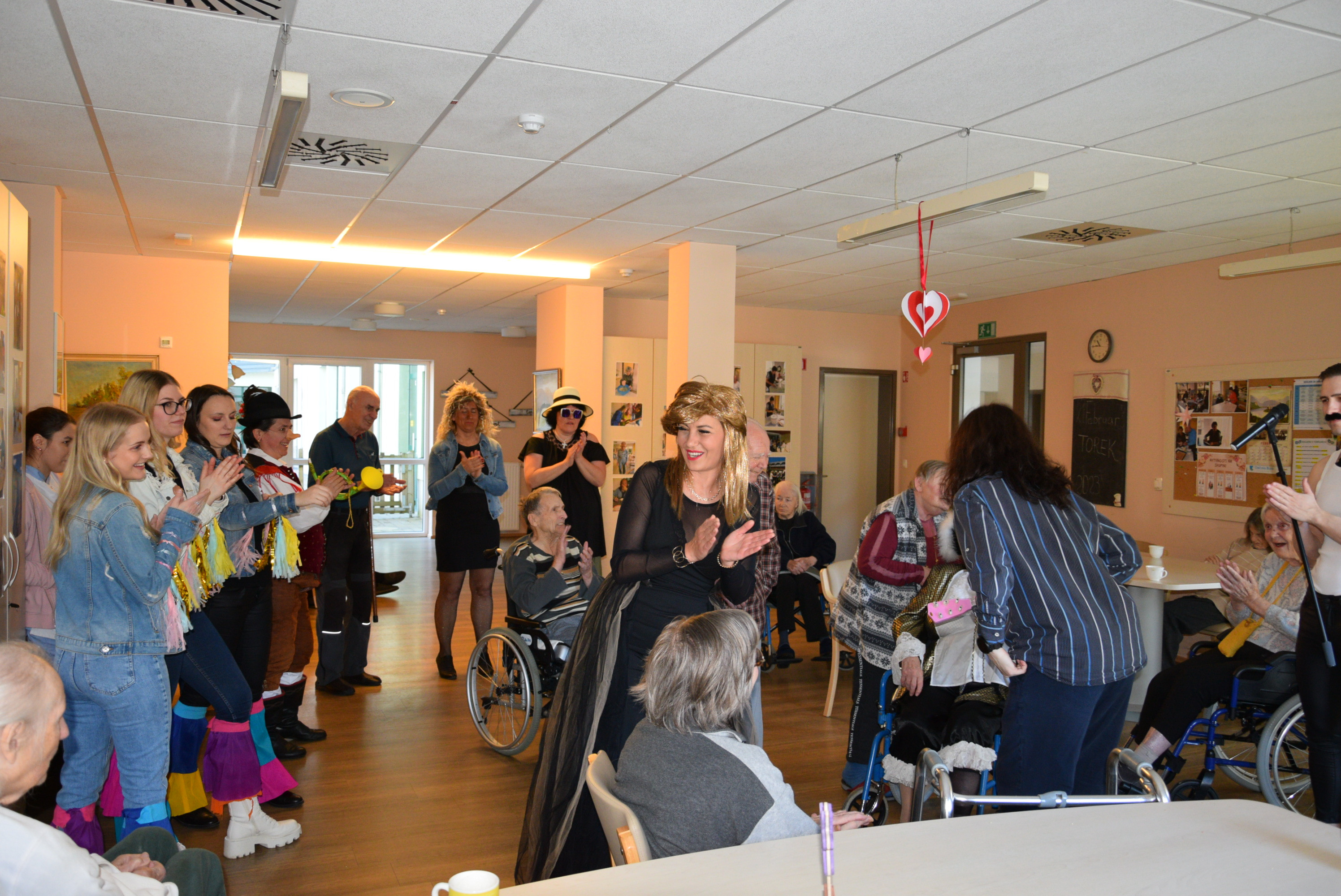 Pust: Izbor za pesem Viharnika v avli