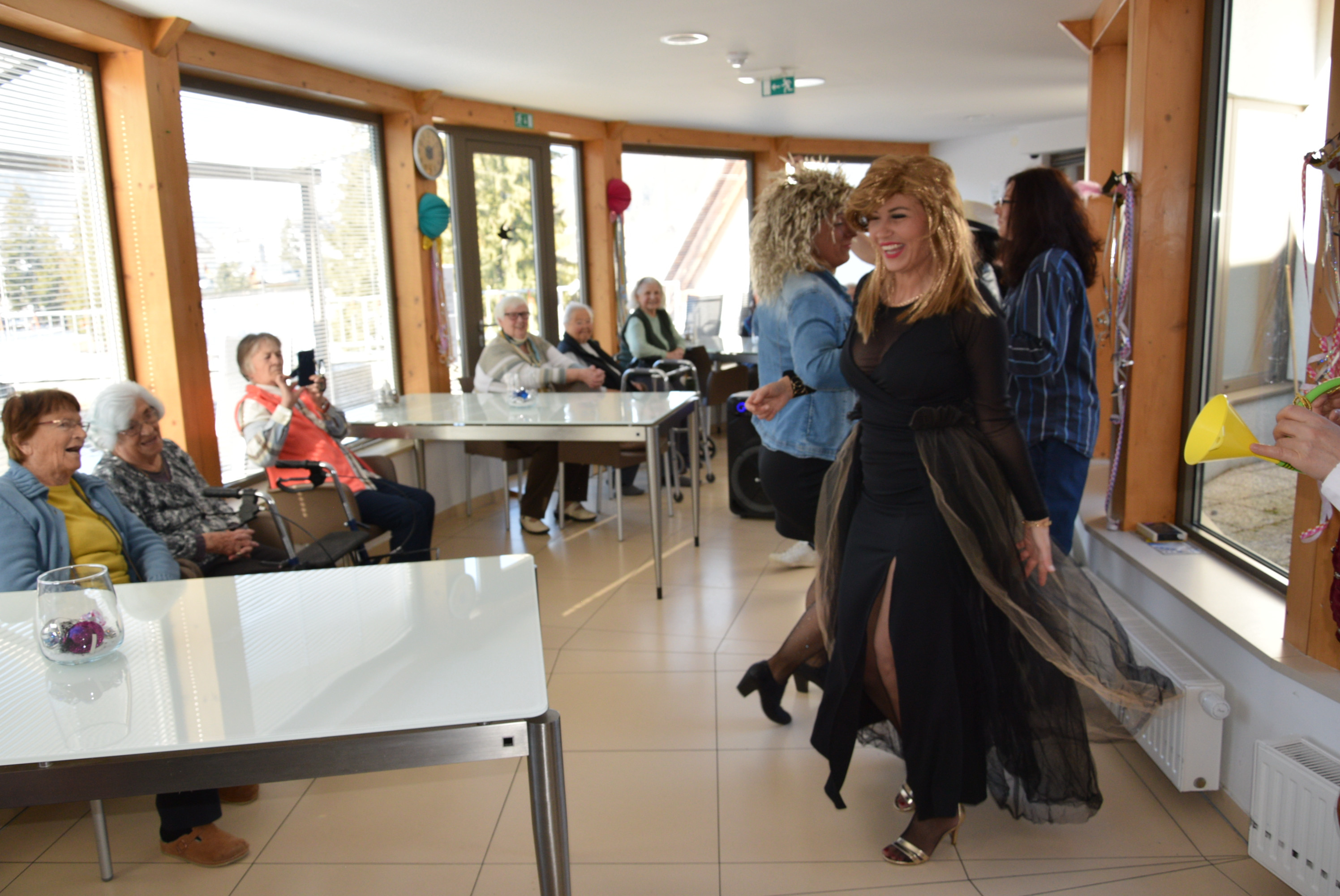 Pust: Izbor za pesem Viharnika v avli