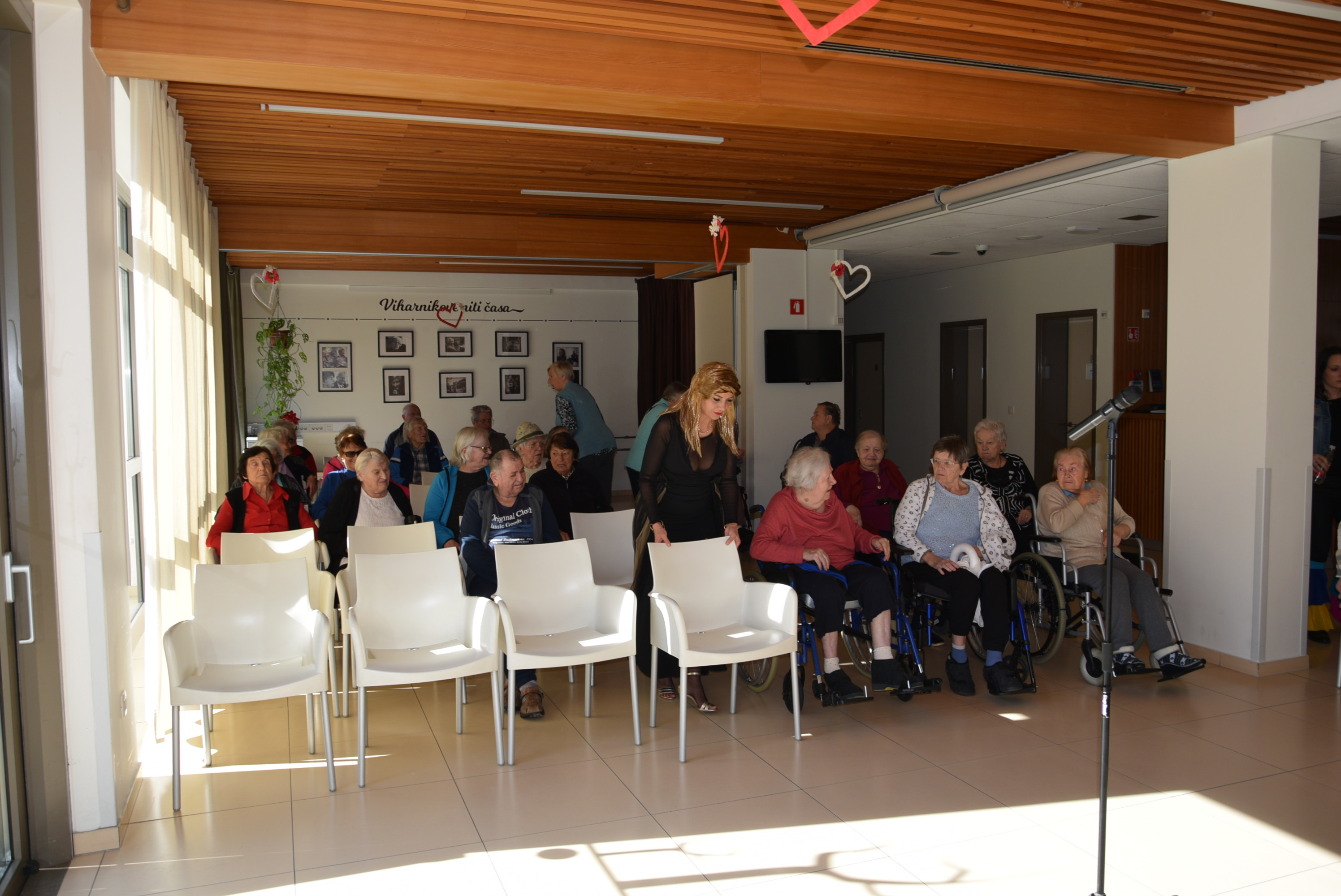 Pust: Izbor za pesem Viharnika v avli