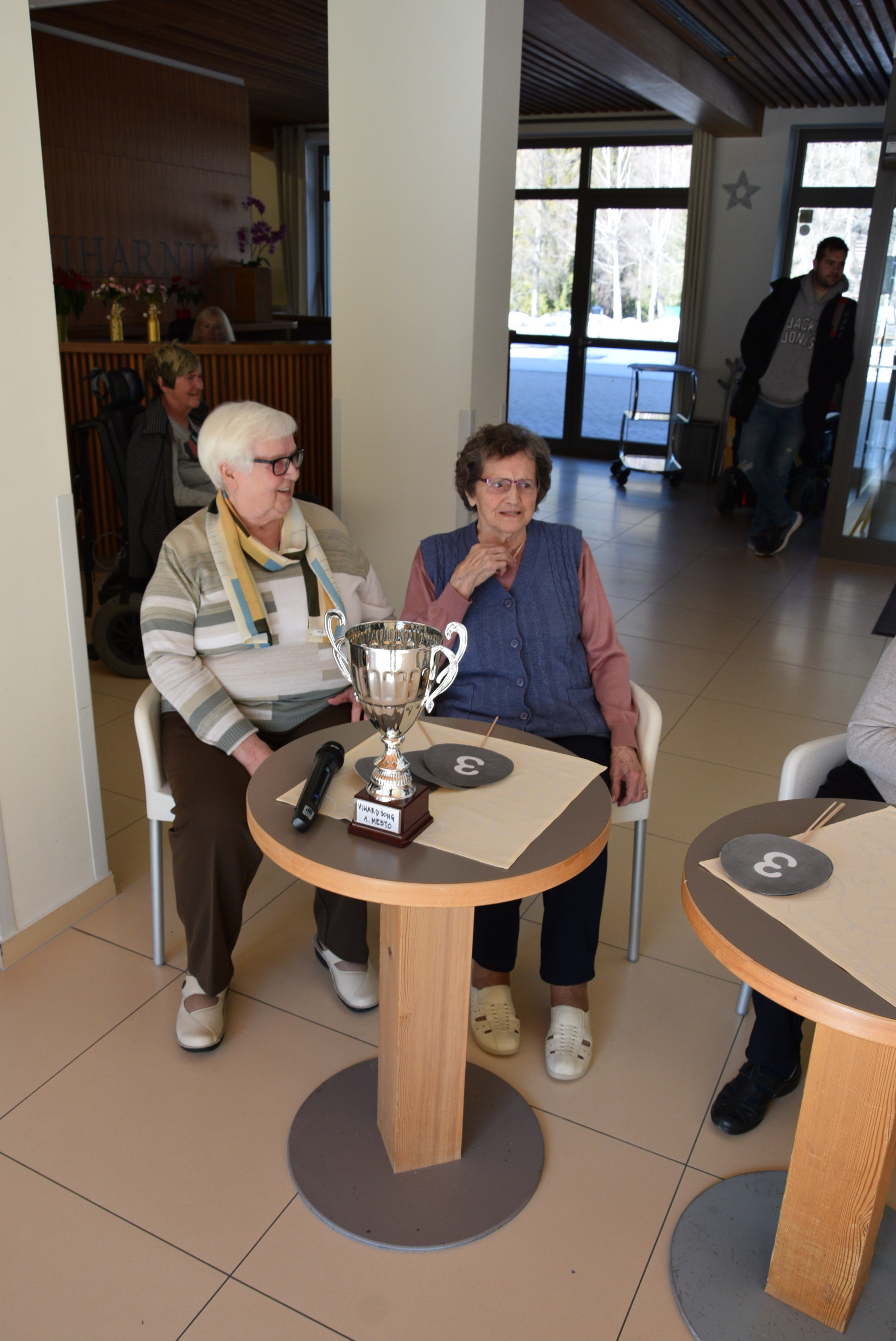 Pust: Izbor za pesem Viharnika v avli