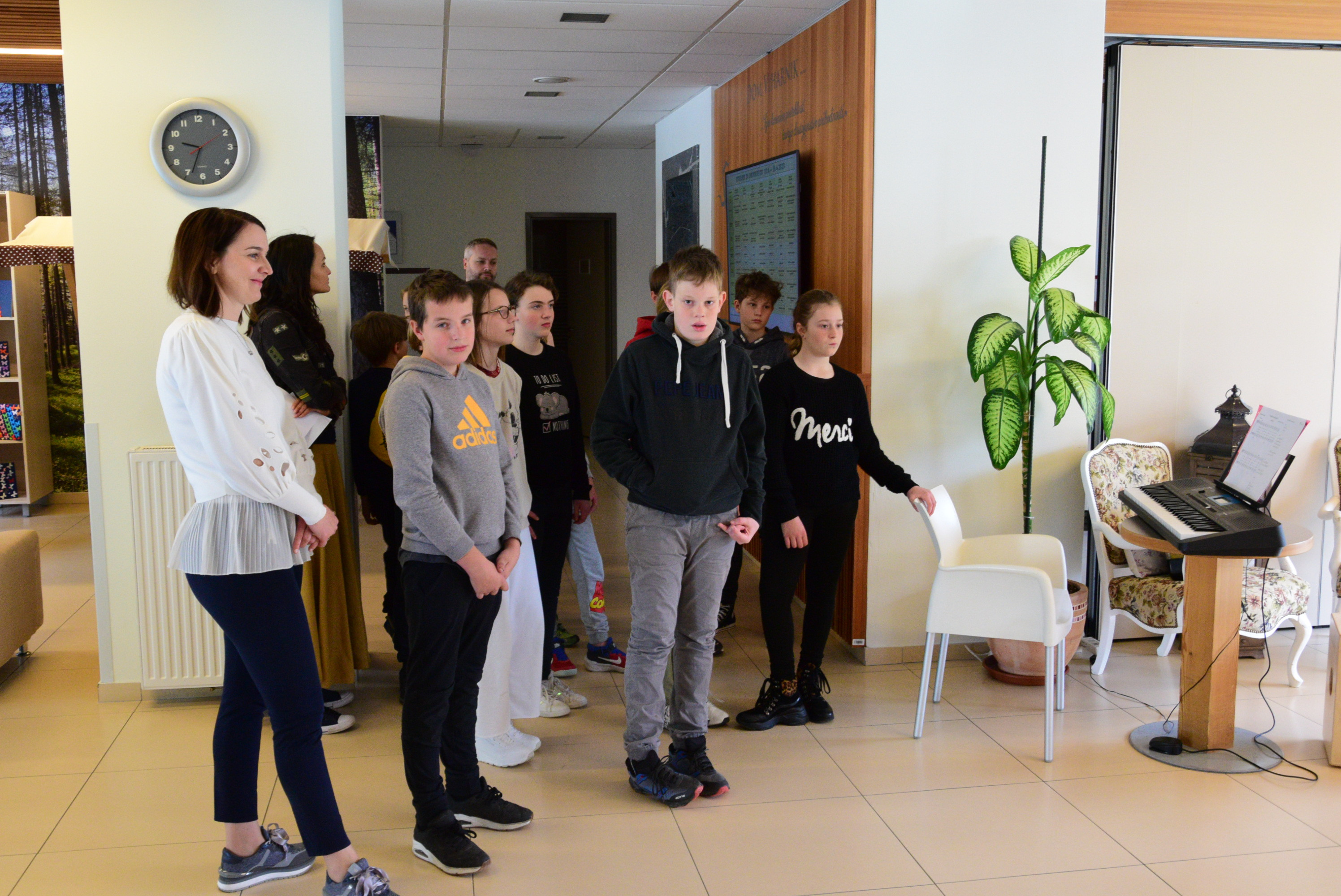 Razstava glinenih in lesenih izdelkov v avli