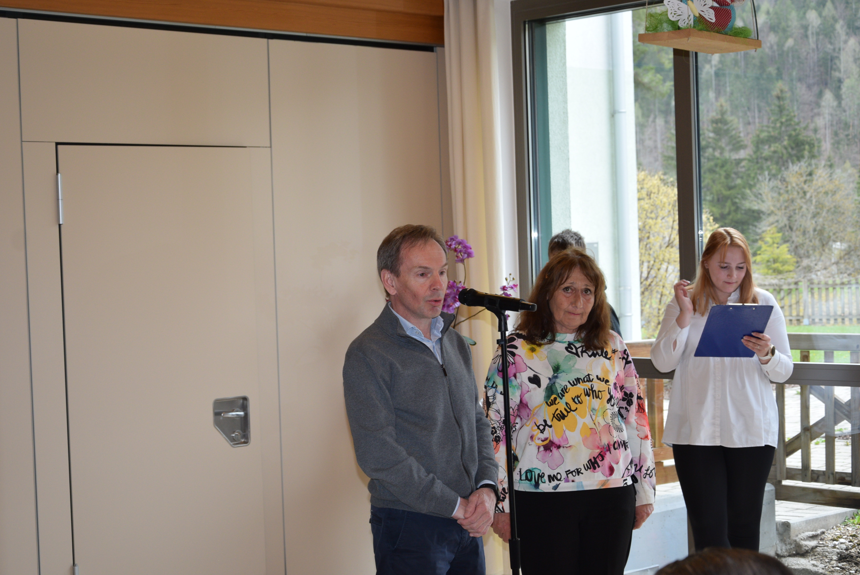 Razstava glinenih in lesenih izdelkov v avli