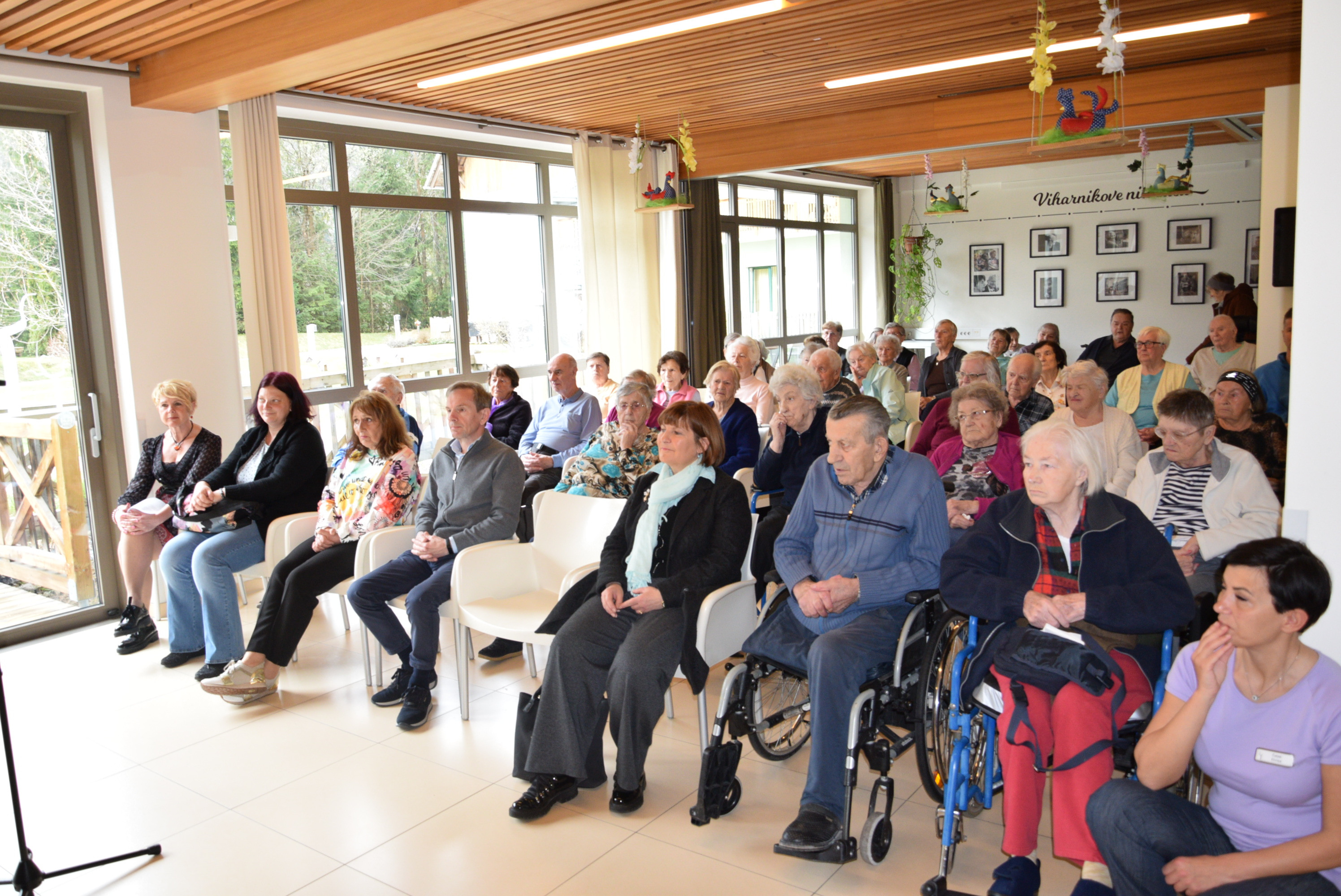 Razstava glinenih in lesenih izdelkov v avli