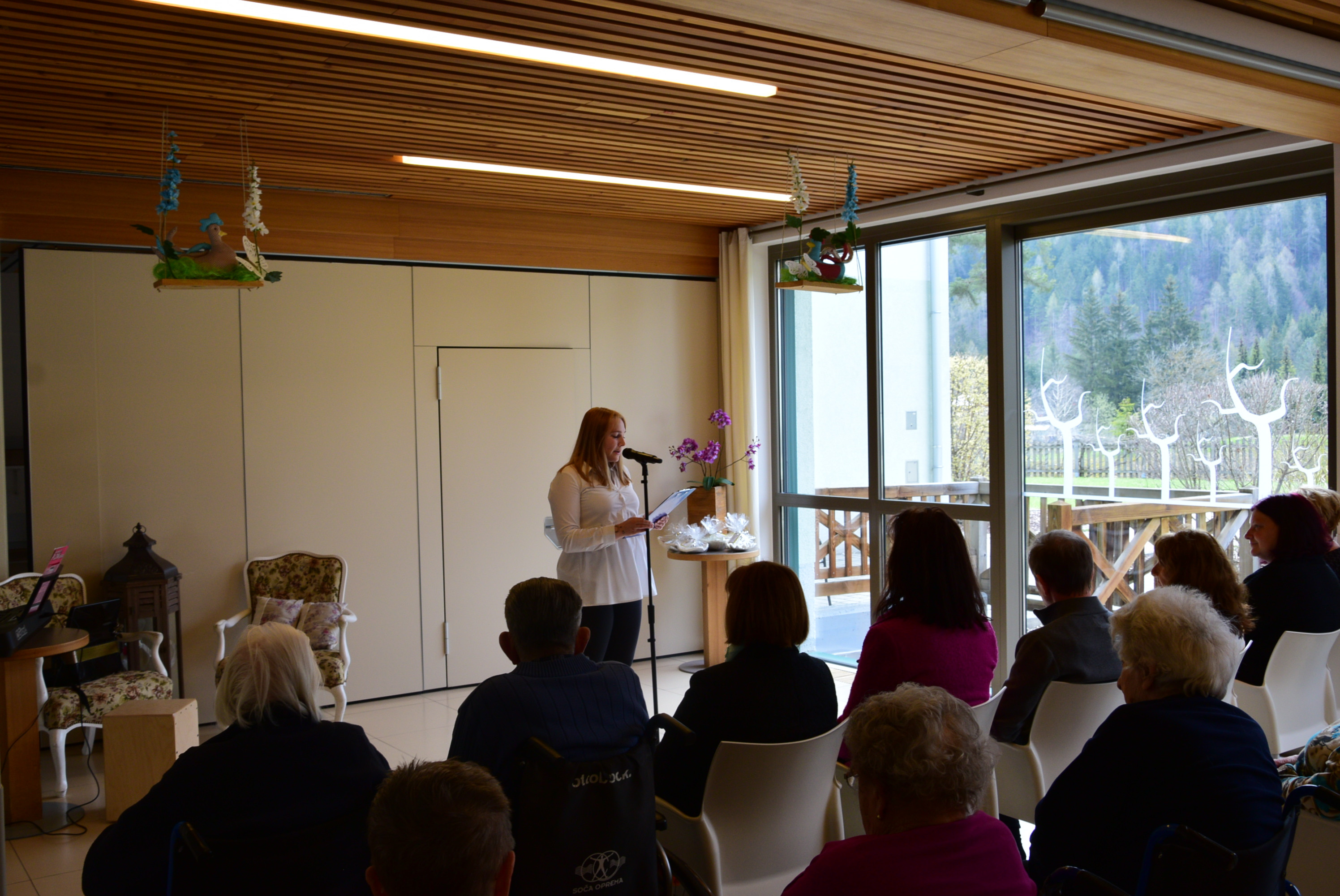Razstava glinenih in lesenih izdelkov v avli