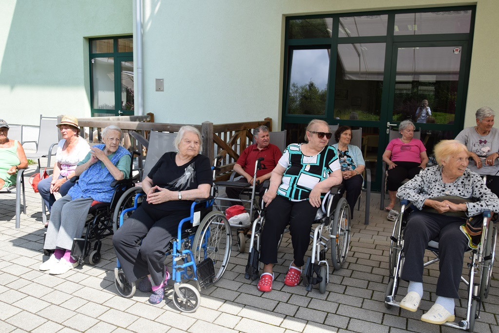 Rdeči noski v Viharniku