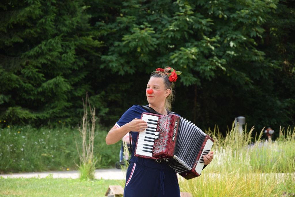 Rdeči noski v Viharniku