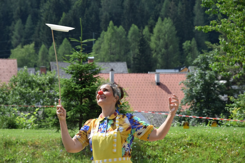 Rdeči noski v Viharniku