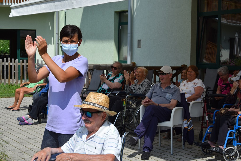 Rdeči noski v Viharniku