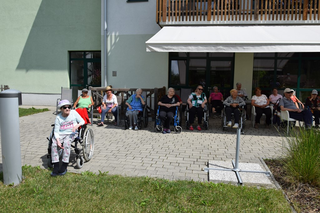 Rdeči noski v Viharniku