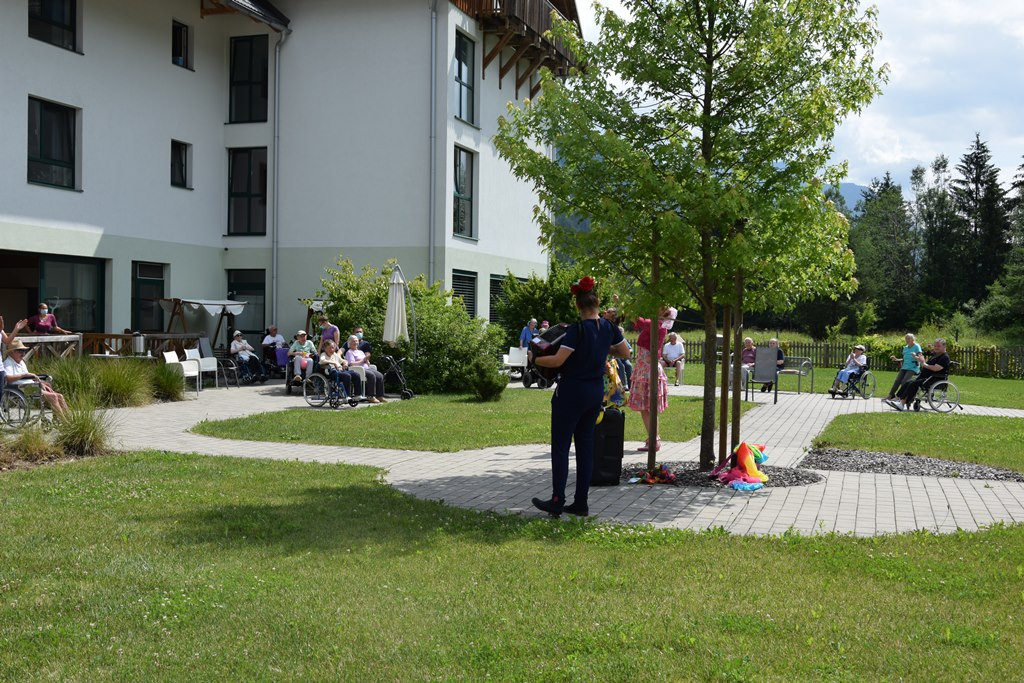 Rdeči noski v Viharniku