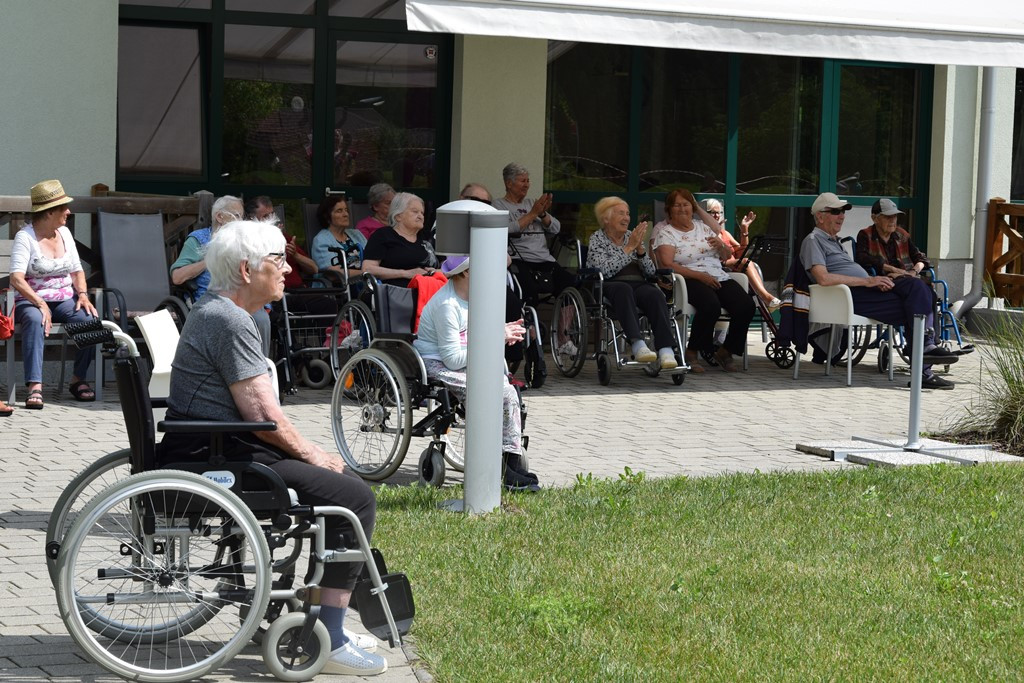 Rdeči noski v Viharniku