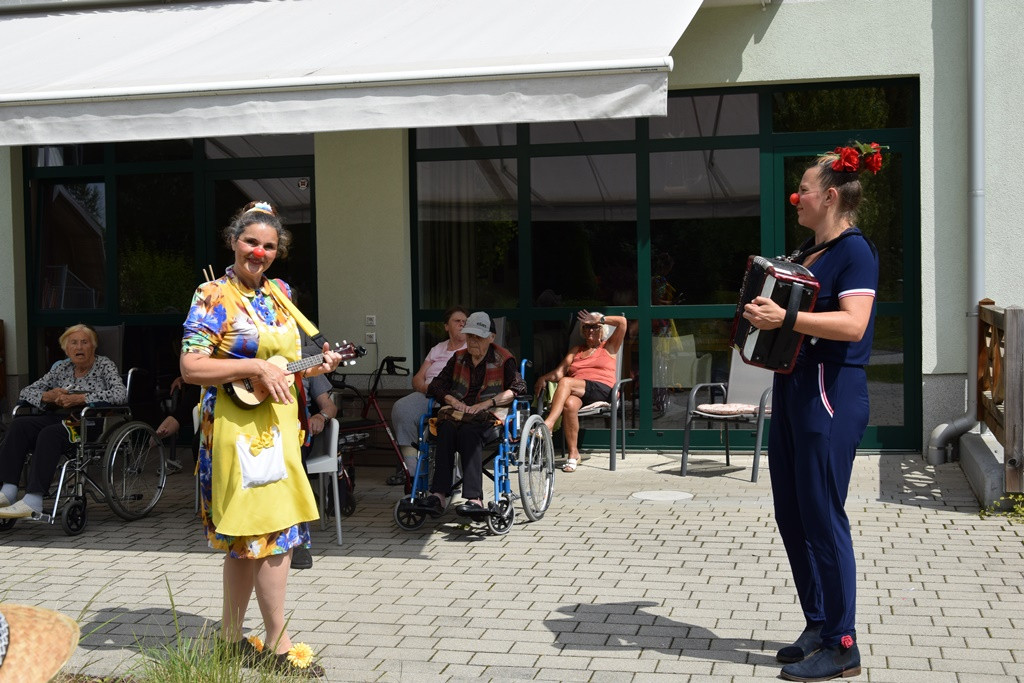 Rdeči noski v Viharniku