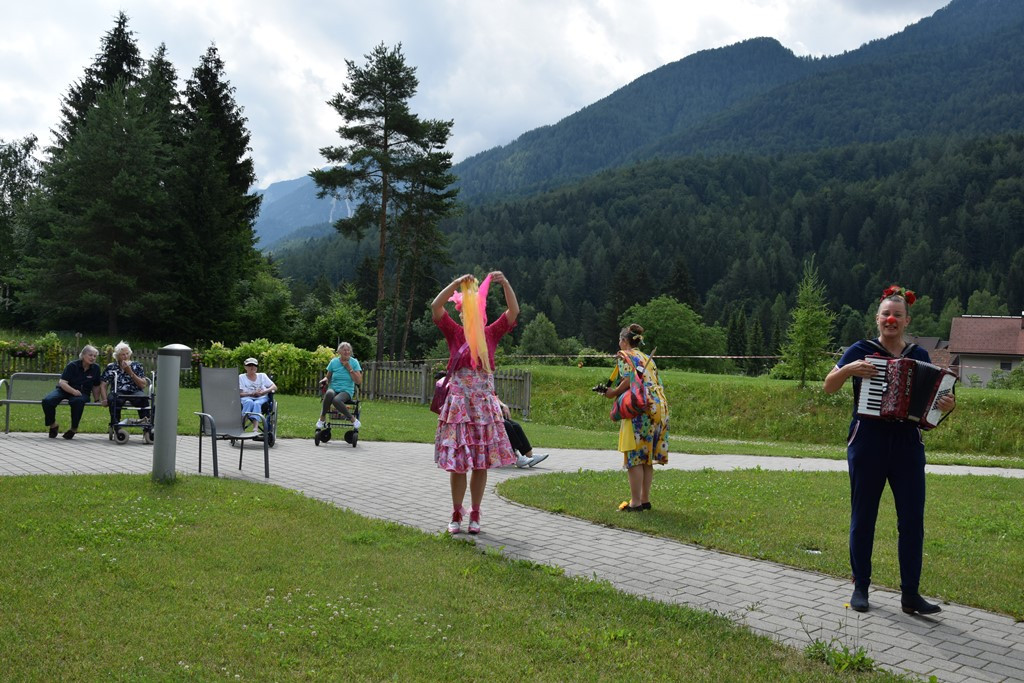 Rdeči noski v Viharniku