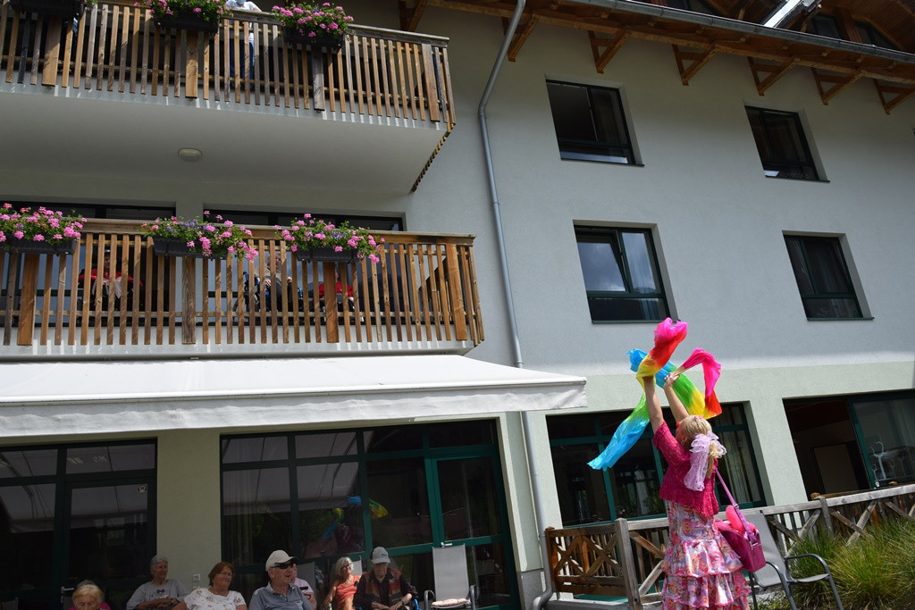 Rdeči noski v Viharniku