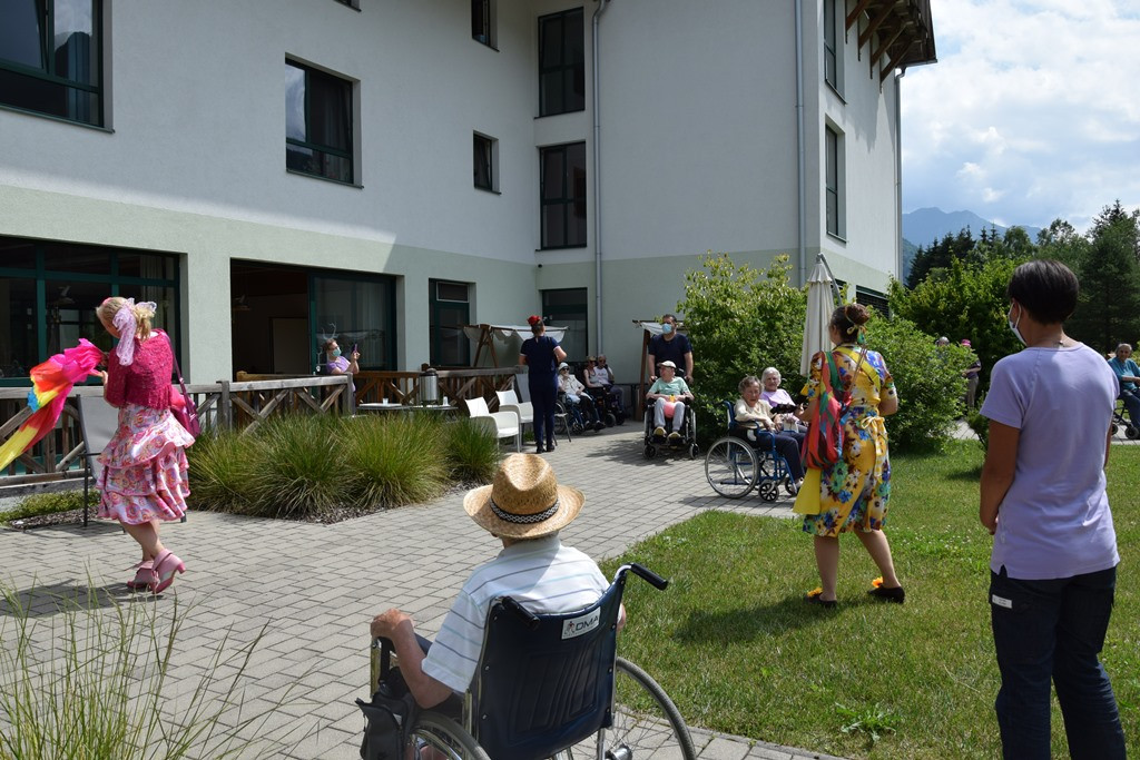 Rdeči noski v Viharniku