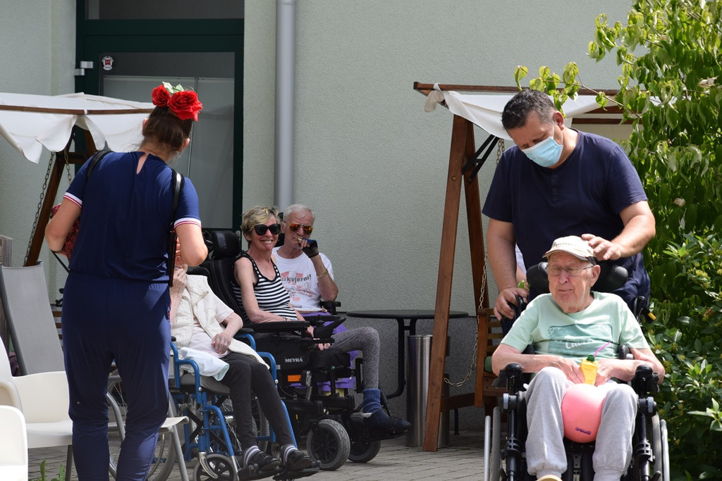 Rdeči noski v Viharniku