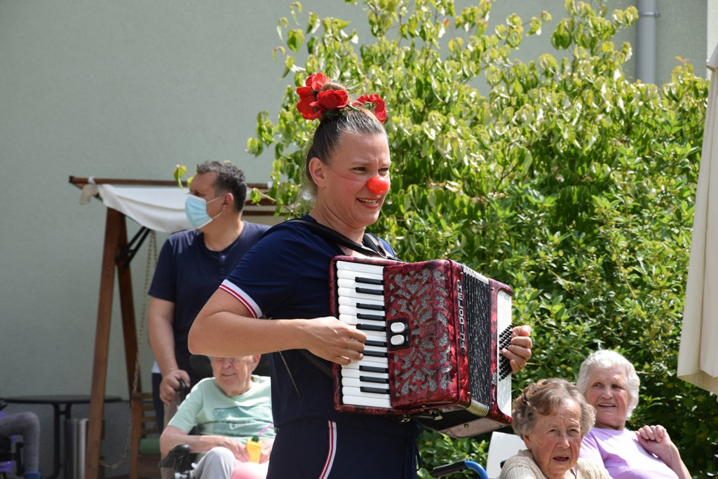 Rdeči noski v Viharniku