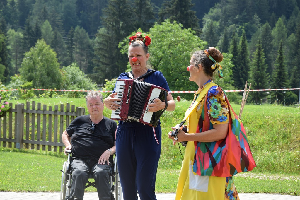 Rdeči noski v Viharniku