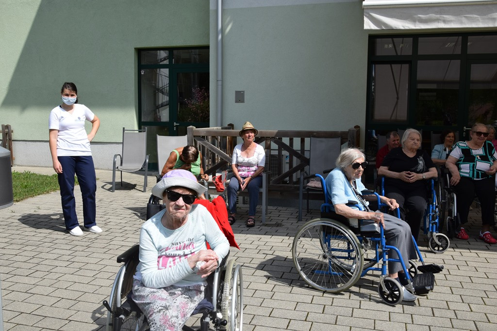 Rdeči noski v Viharniku