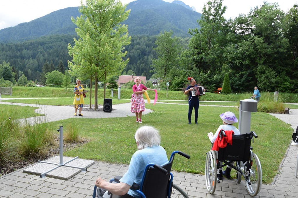 Rdeči noski v Viharniku