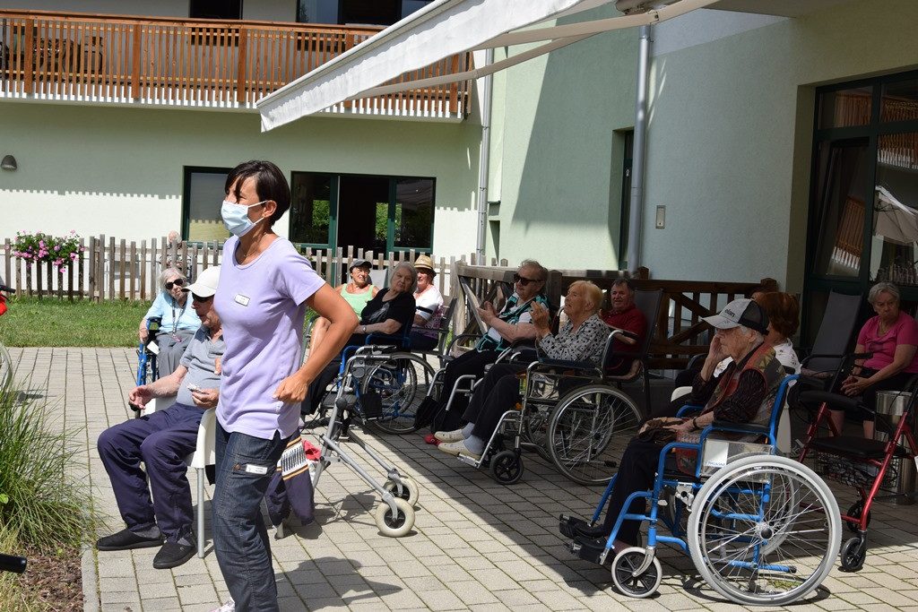 Rdeči noski v Viharniku