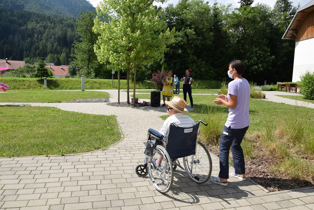 Rdeči noski v Viharniku