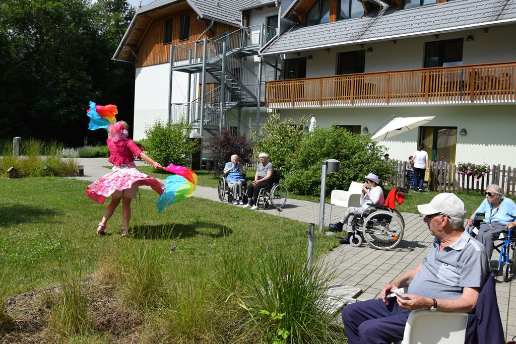 Rdeči noski v Viharniku