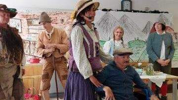 S Kekcem lahkih nog naokrog