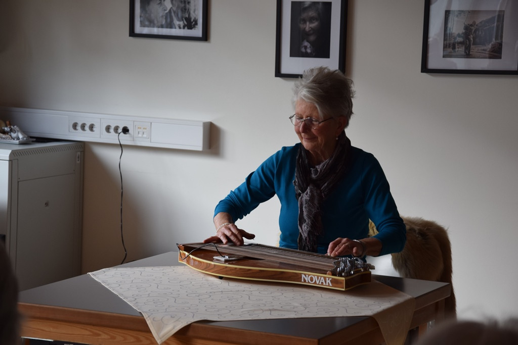 S pesmijo v novo leto