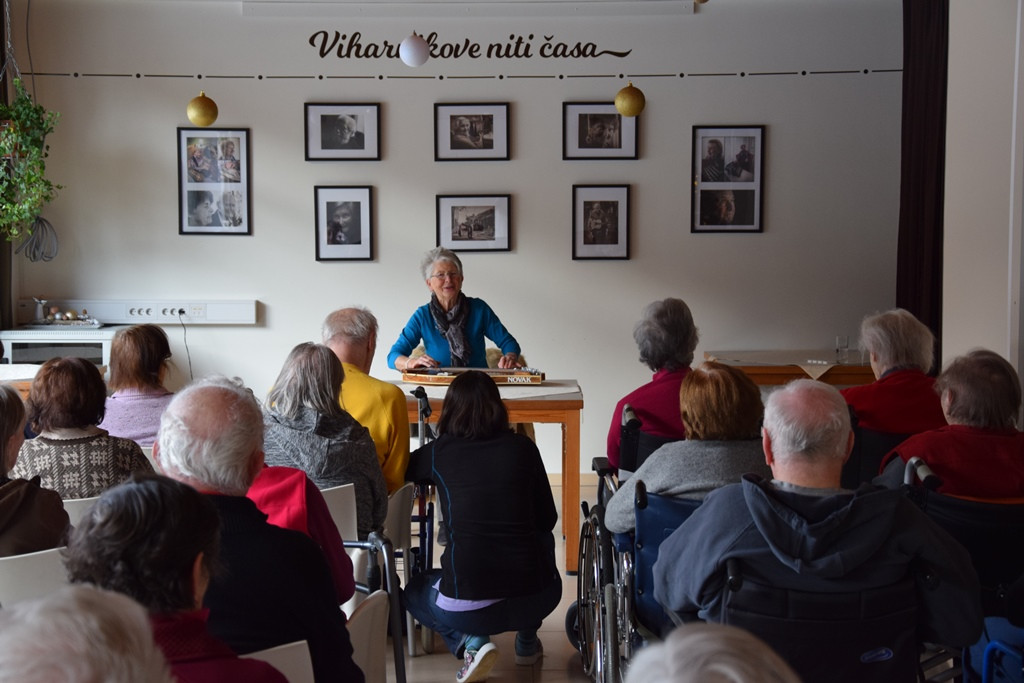 S pesmijo v novo leto