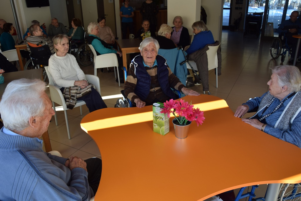 S srcem v dlani na valentinov ples