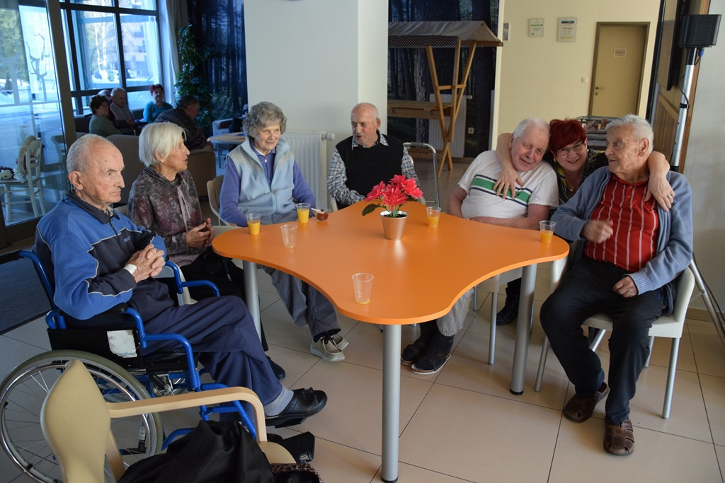 S srcem v dlani na valentinov ples