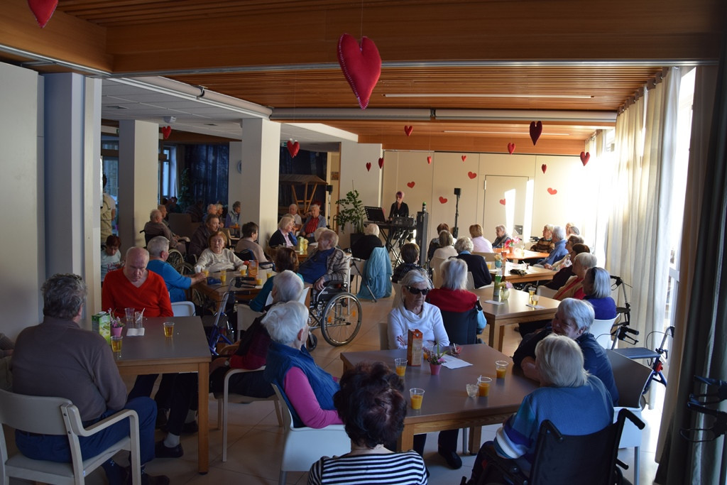 S srcem v dlani na valentinov ples