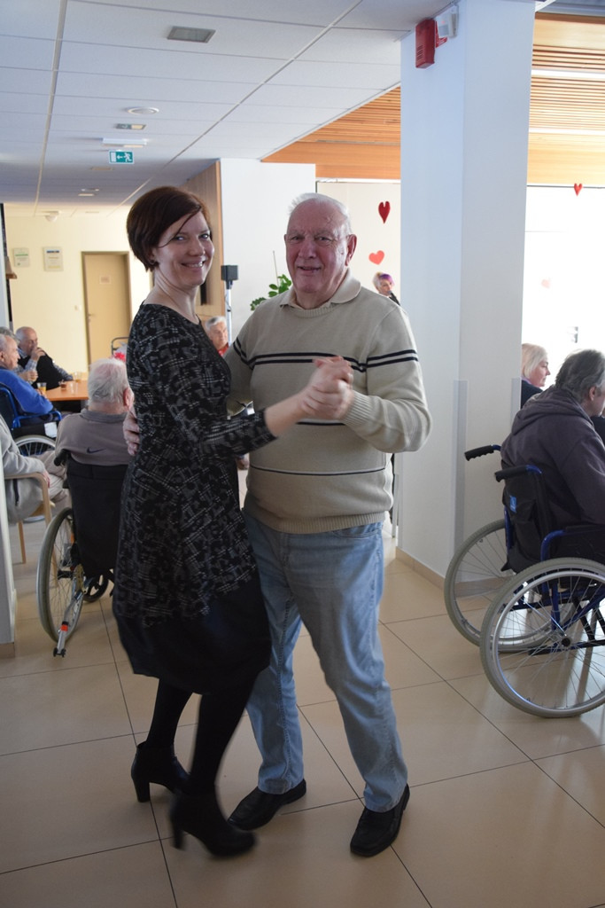 S srcem v dlani na valentinov ples