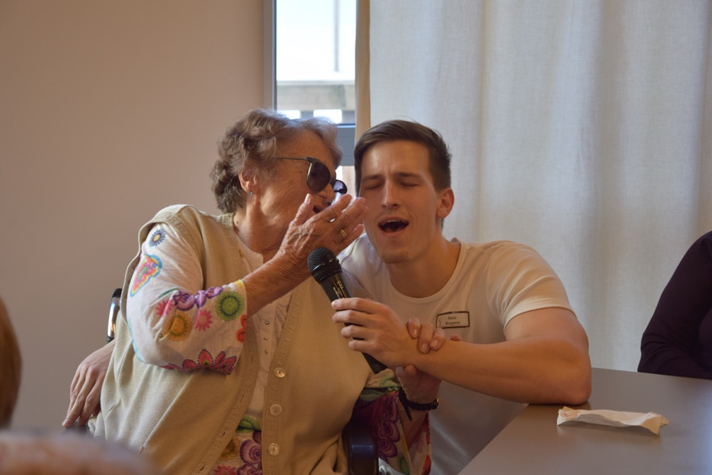 S srcem v dlani na valentinov ples