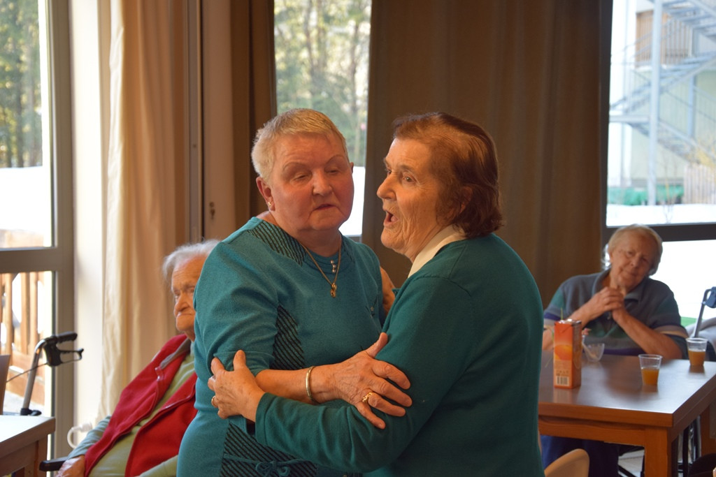 S srcem v dlani na valentinov ples