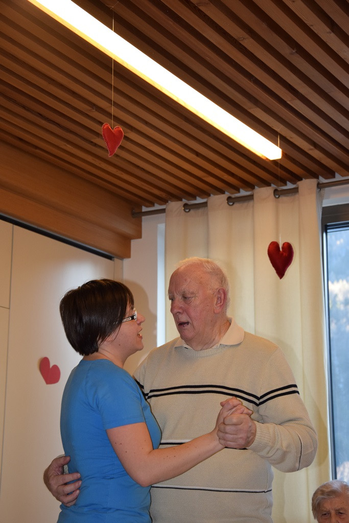 S srcem v dlani na valentinov ples