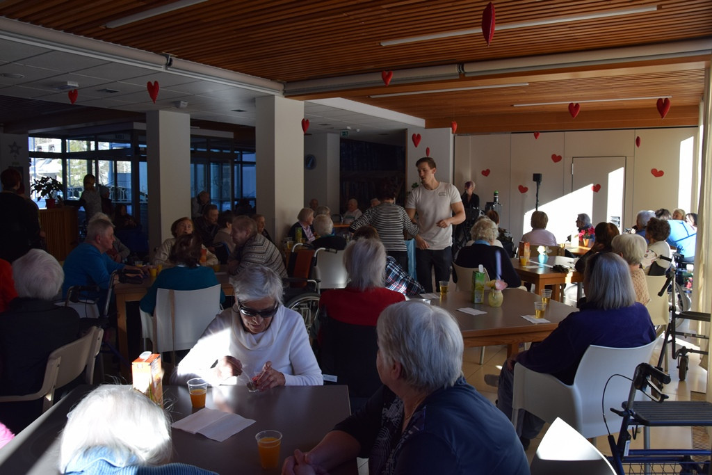 S srcem v dlani na valentinov ples