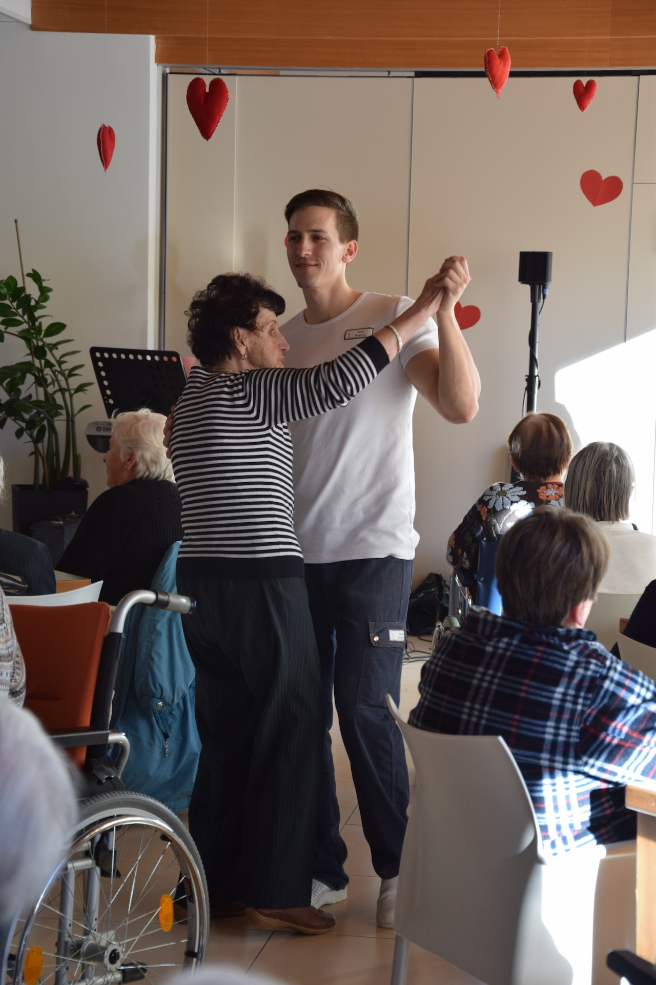 S srcem v dlani na valentinov ples