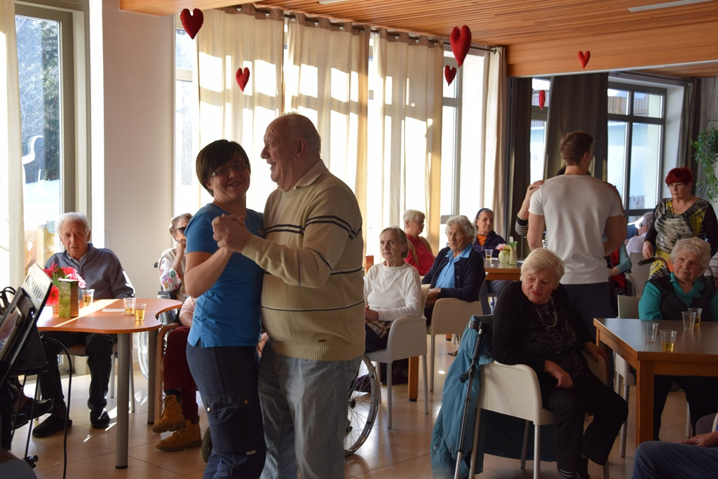 S srcem v dlani na valentinov ples