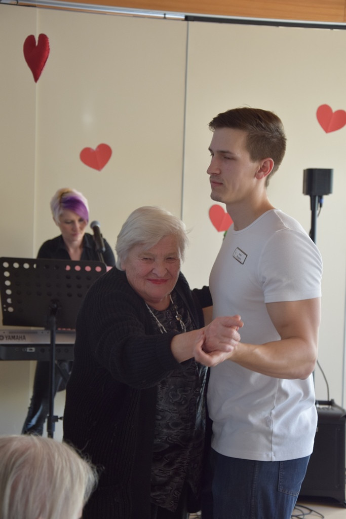 S srcem v dlani na valentinov ples