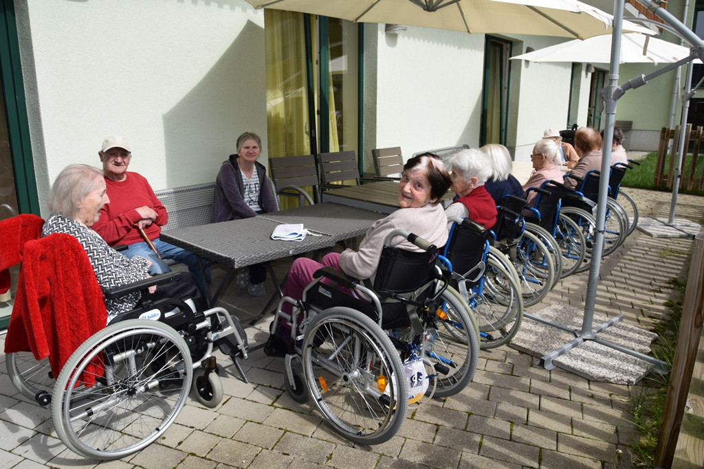 Saditev rož in našega garklca