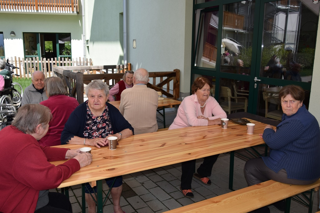 Saditev rož in našega garklca