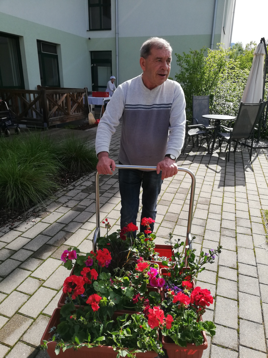 Saditev rož in našega garklca