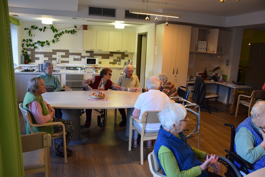 Skok v veseli december