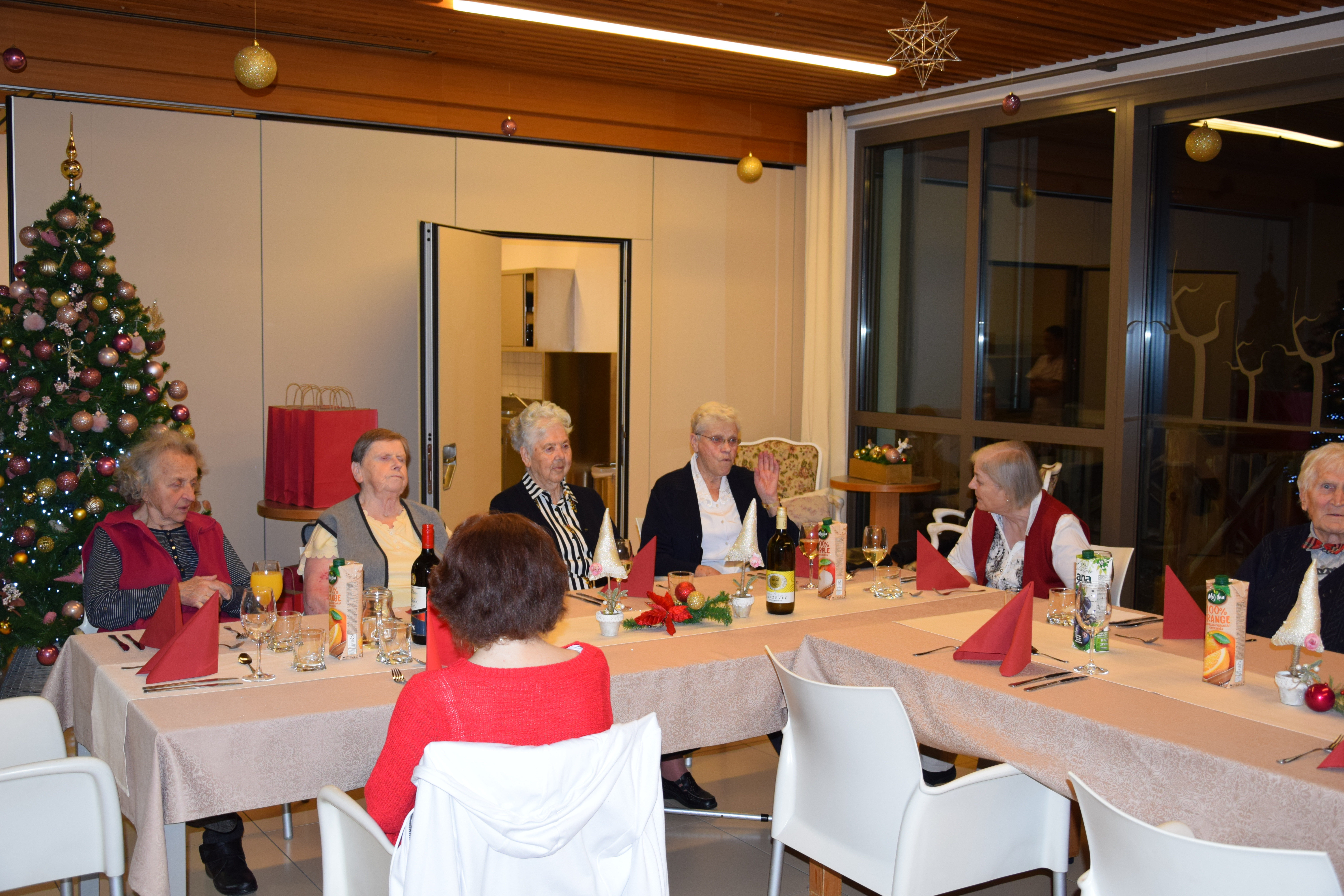 Slavnostna otvoritev Bazarja v avli