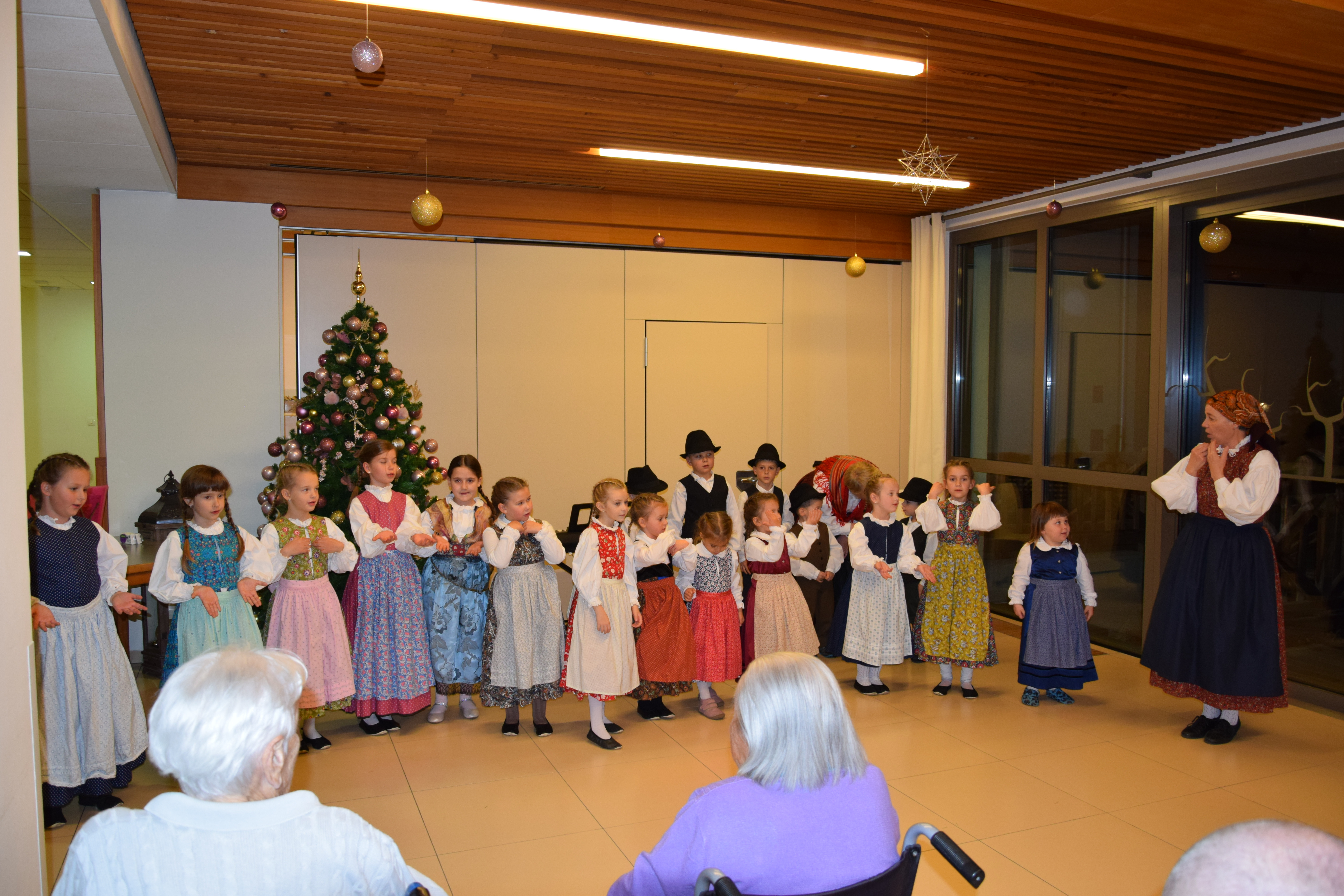 Slavnostni prižig lučk v avli