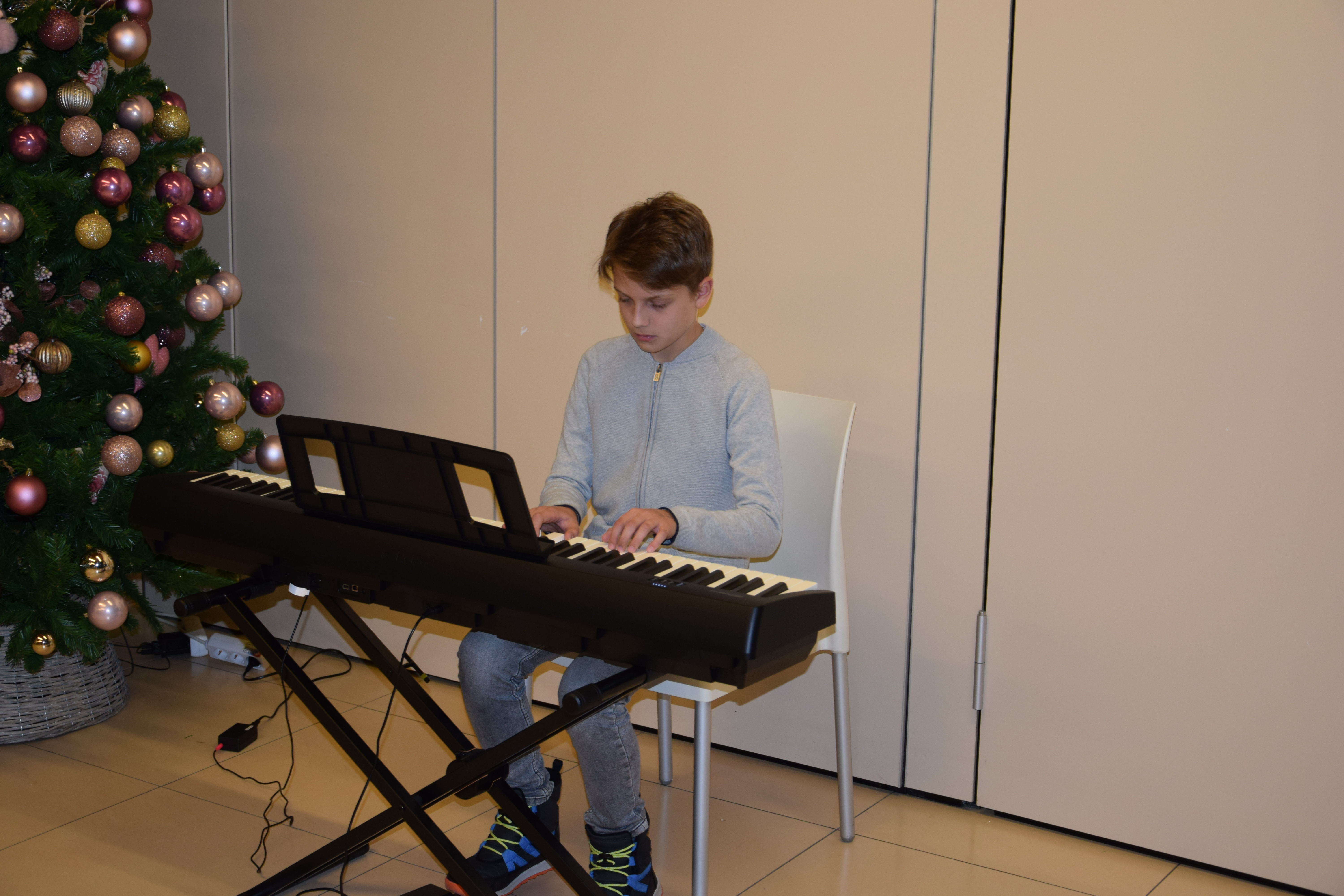 Slavnostni prižig lučk v avli