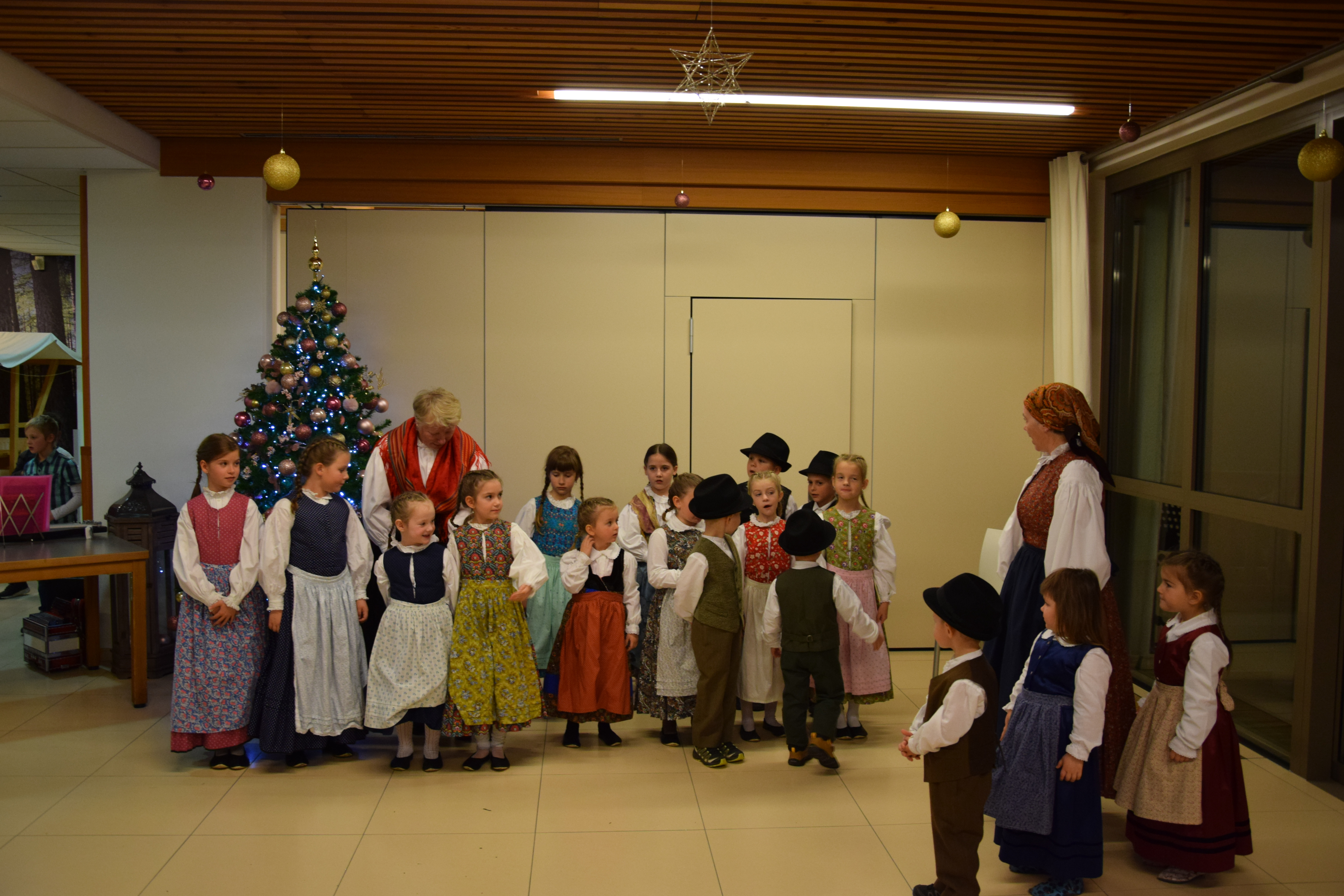 Slavnostni prižig lučk v avli