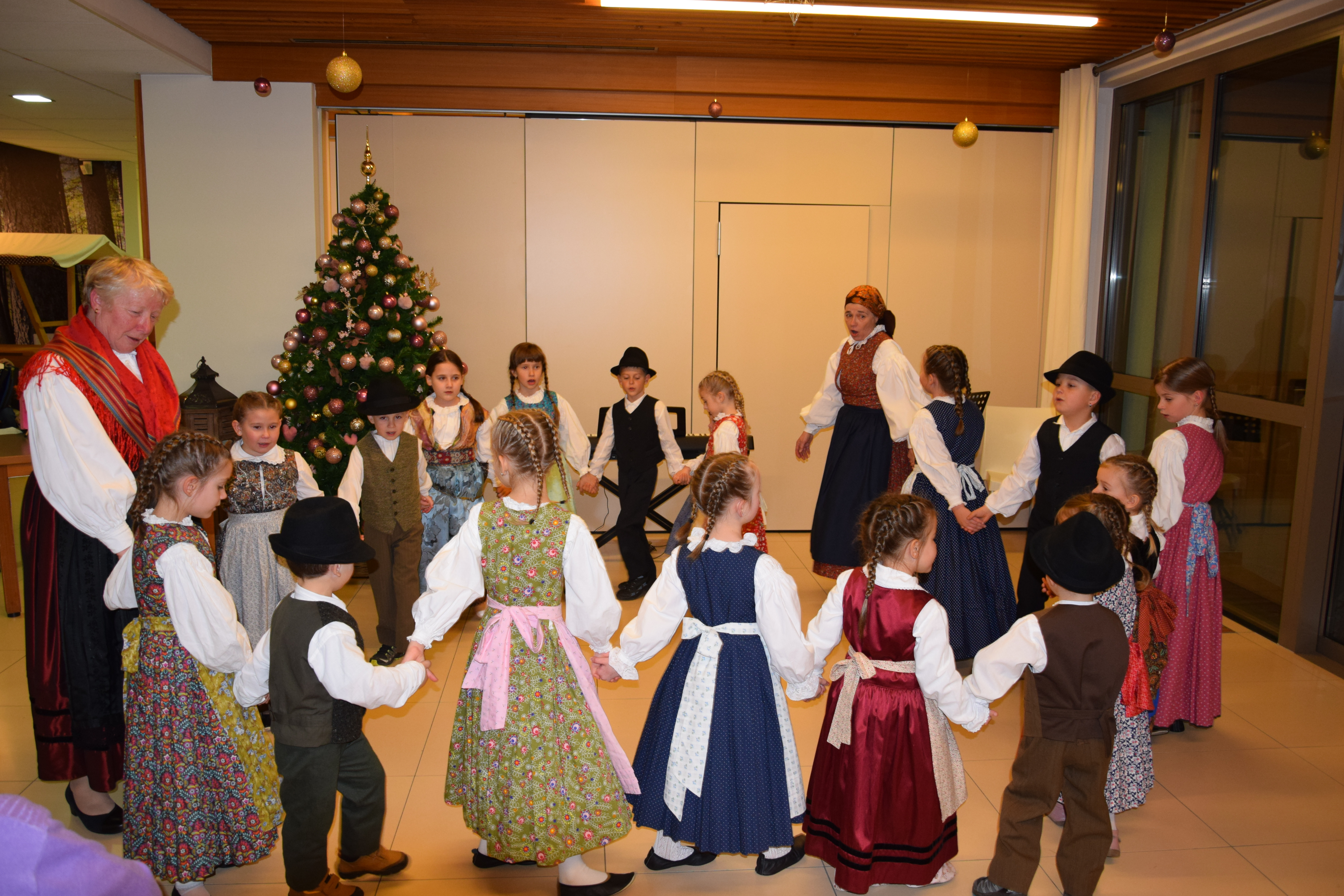 Slavnostni prižig lučk v avli